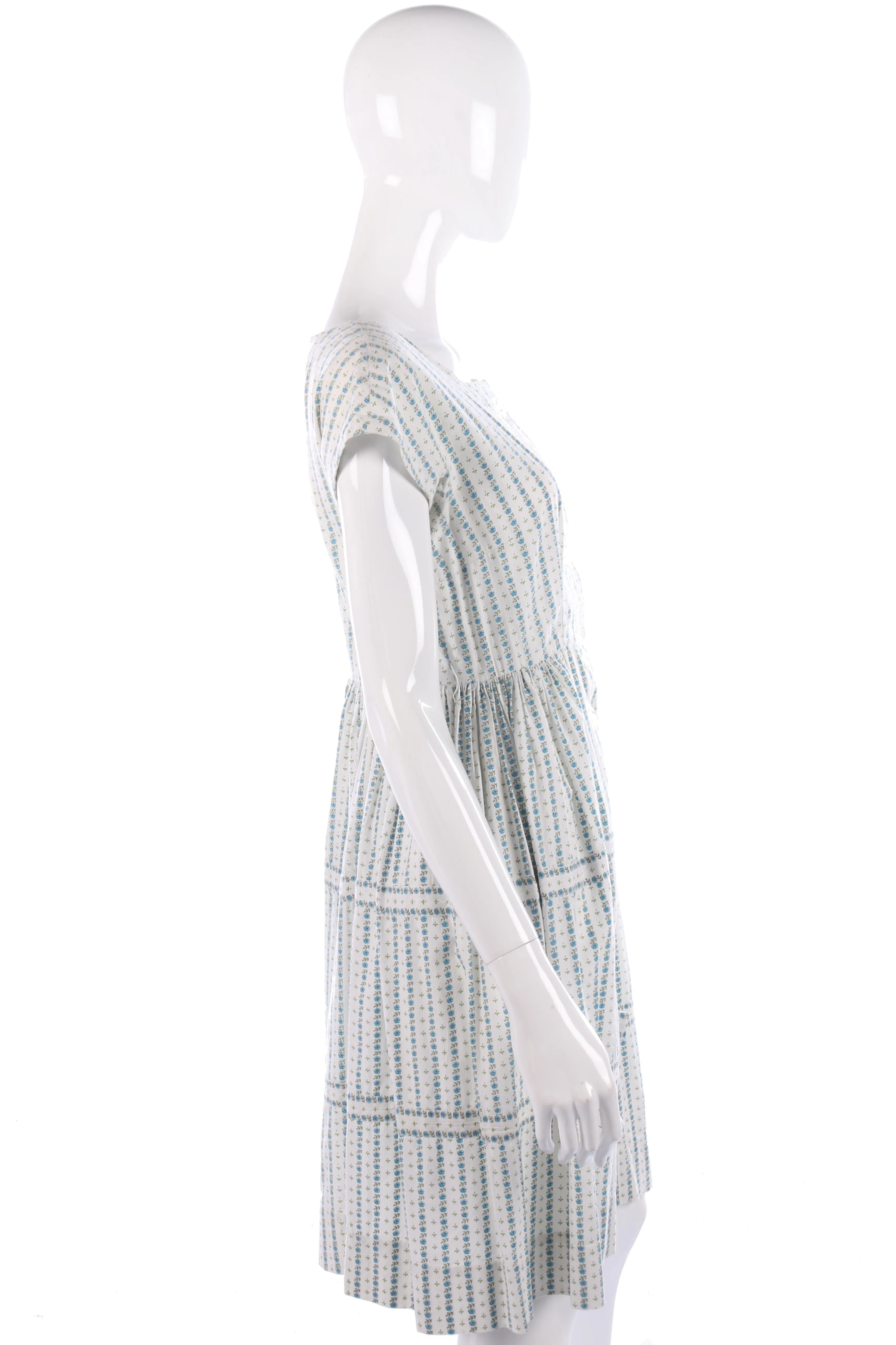 1950s vintage cotton summer dress with blue flowers, size M