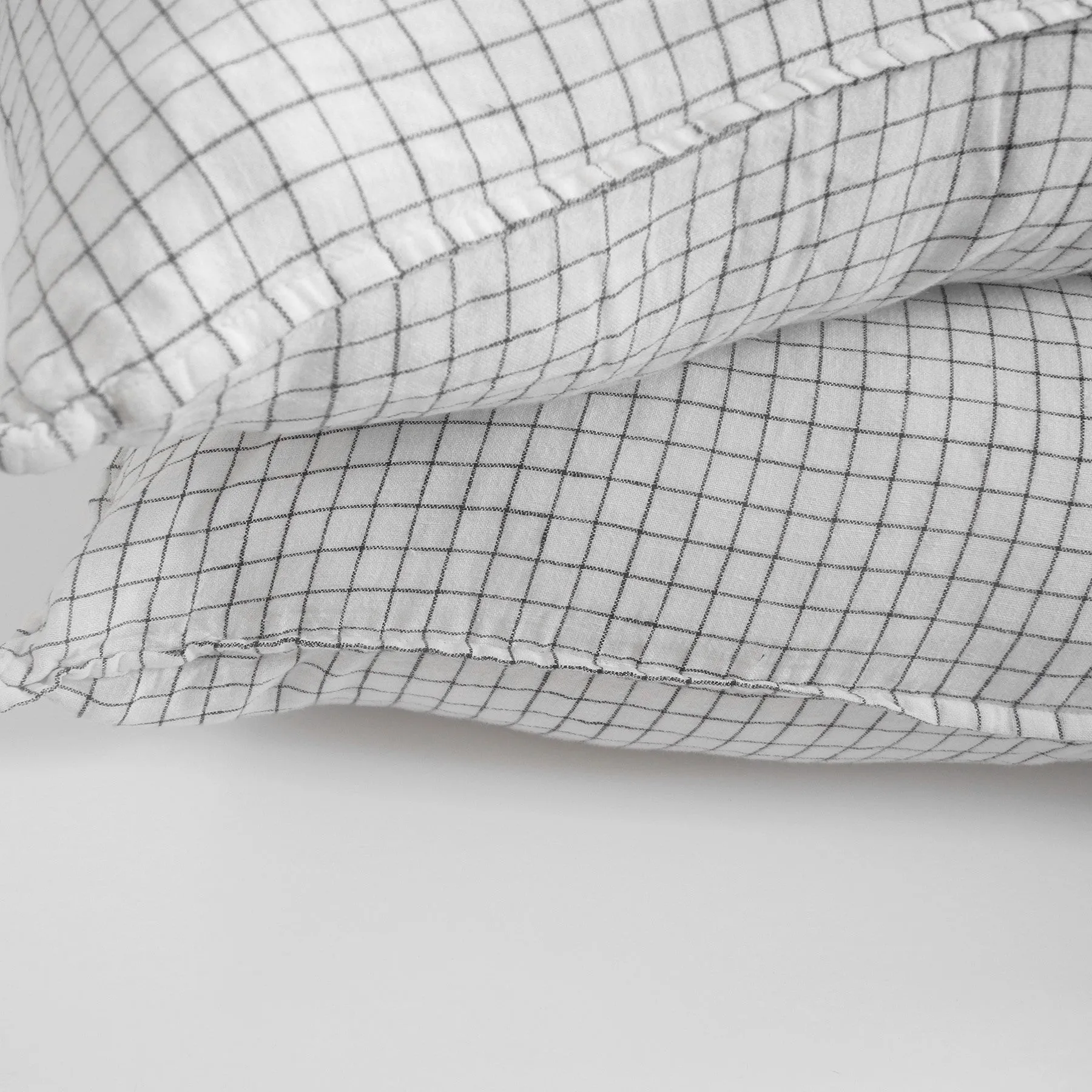 Linen Standard Pillowcase in Black Check