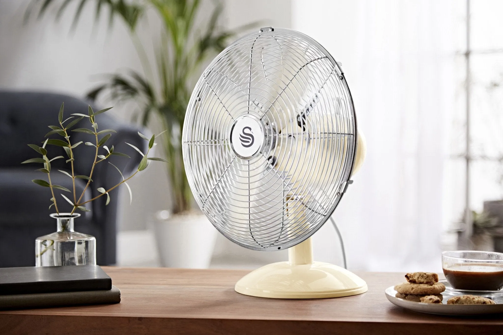 Swan Retro 12 Inch Desk Fan