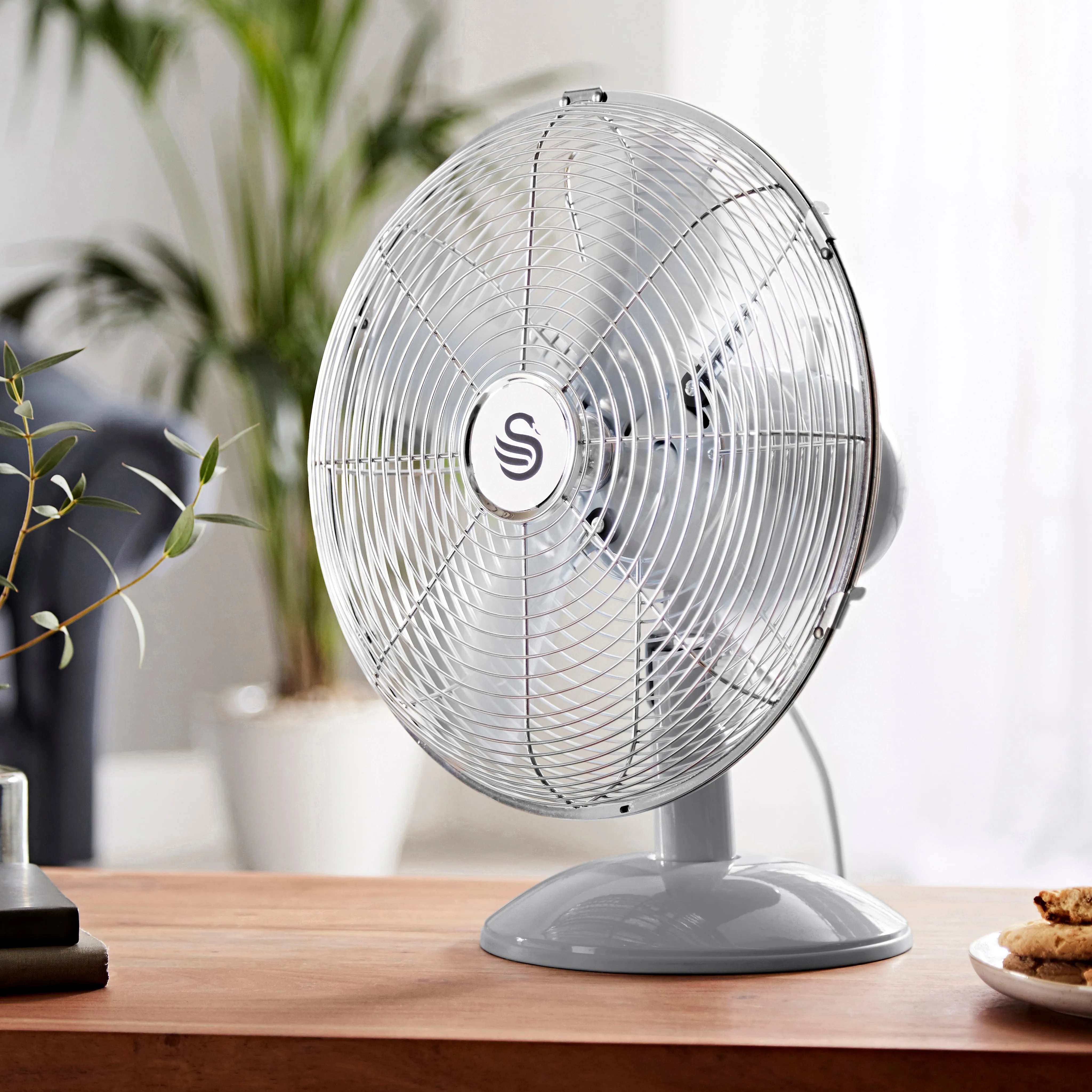 Swan Retro 12 Inch Desk Fan