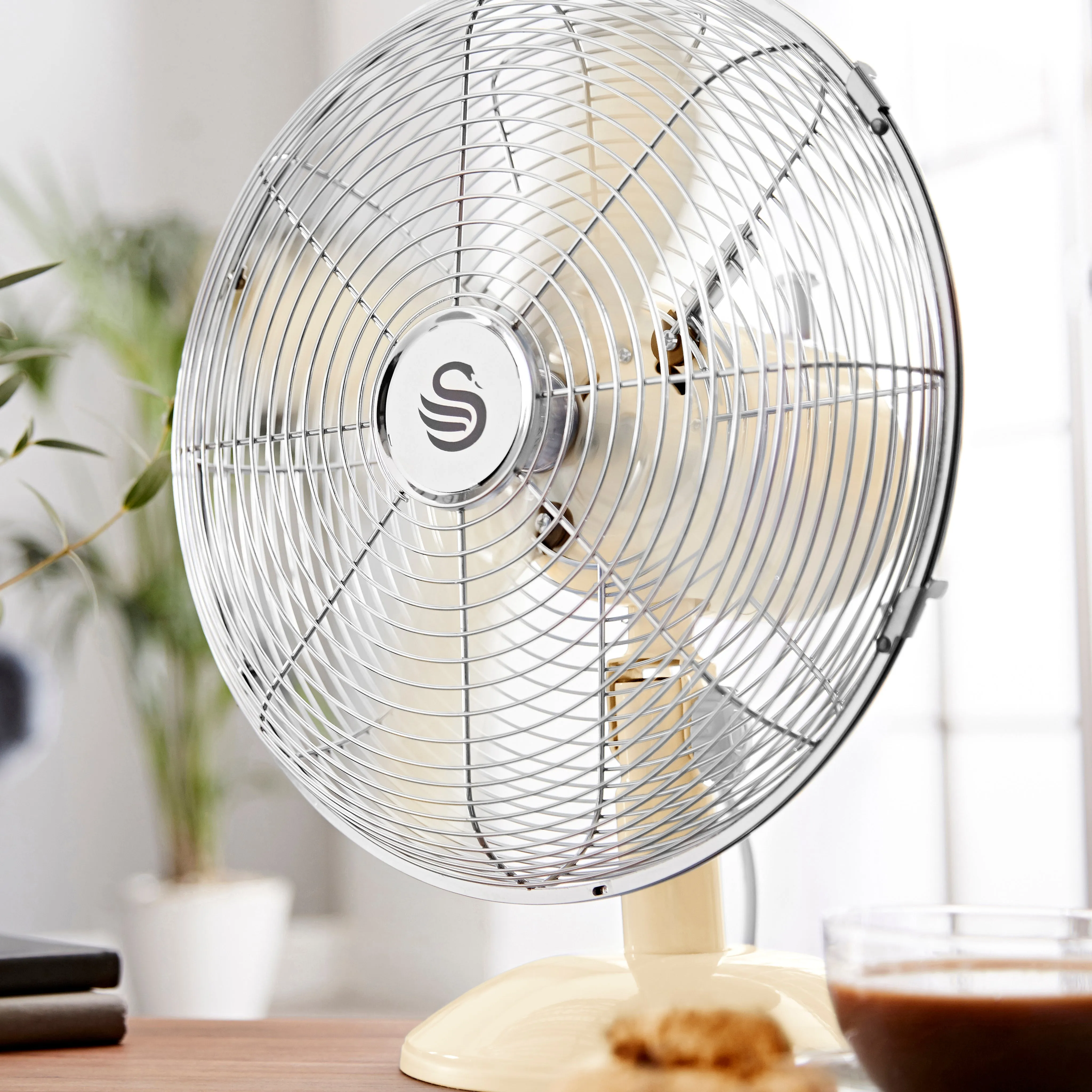 Swan Retro 12 Inch Desk Fan