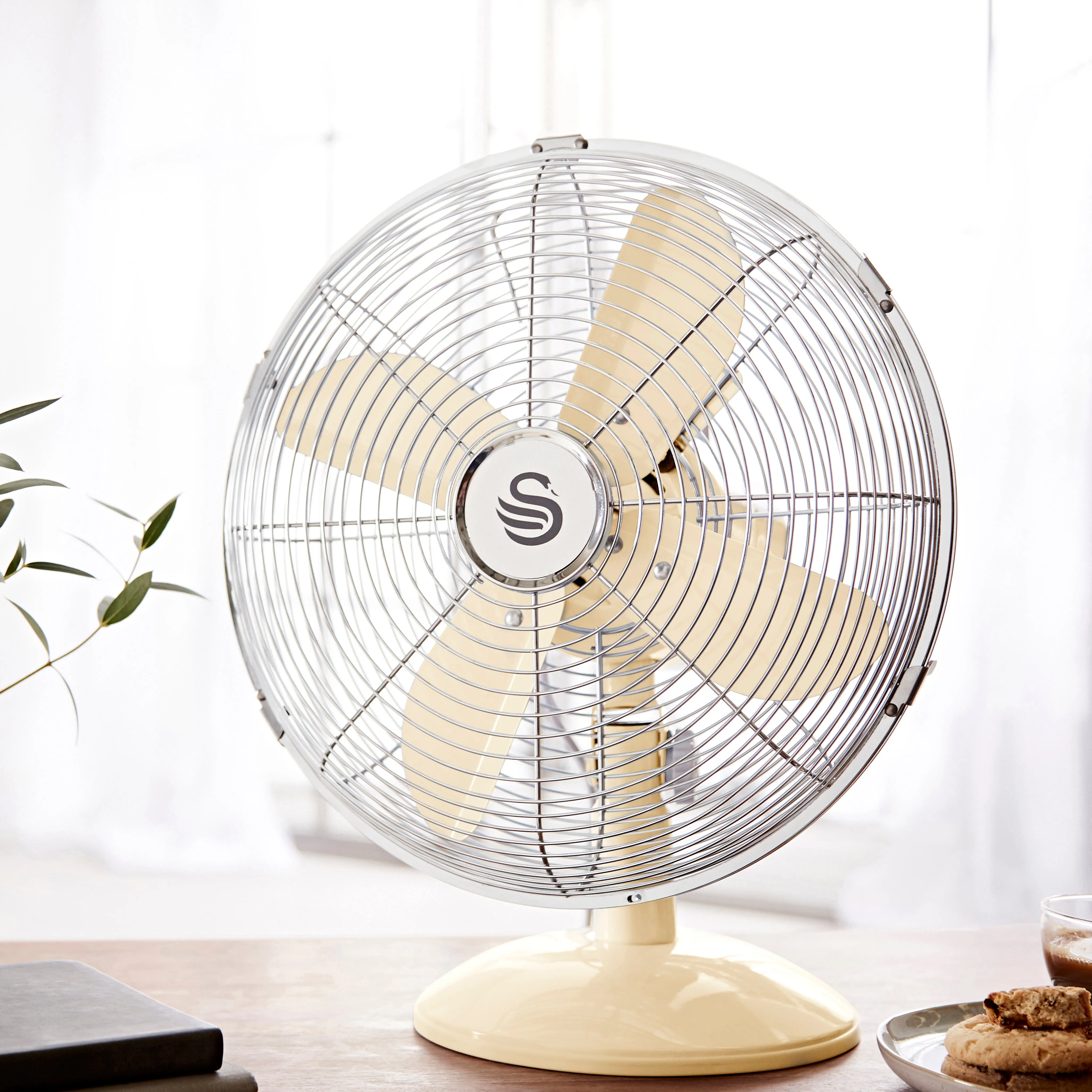 Swan Retro 12 Inch Desk Fan