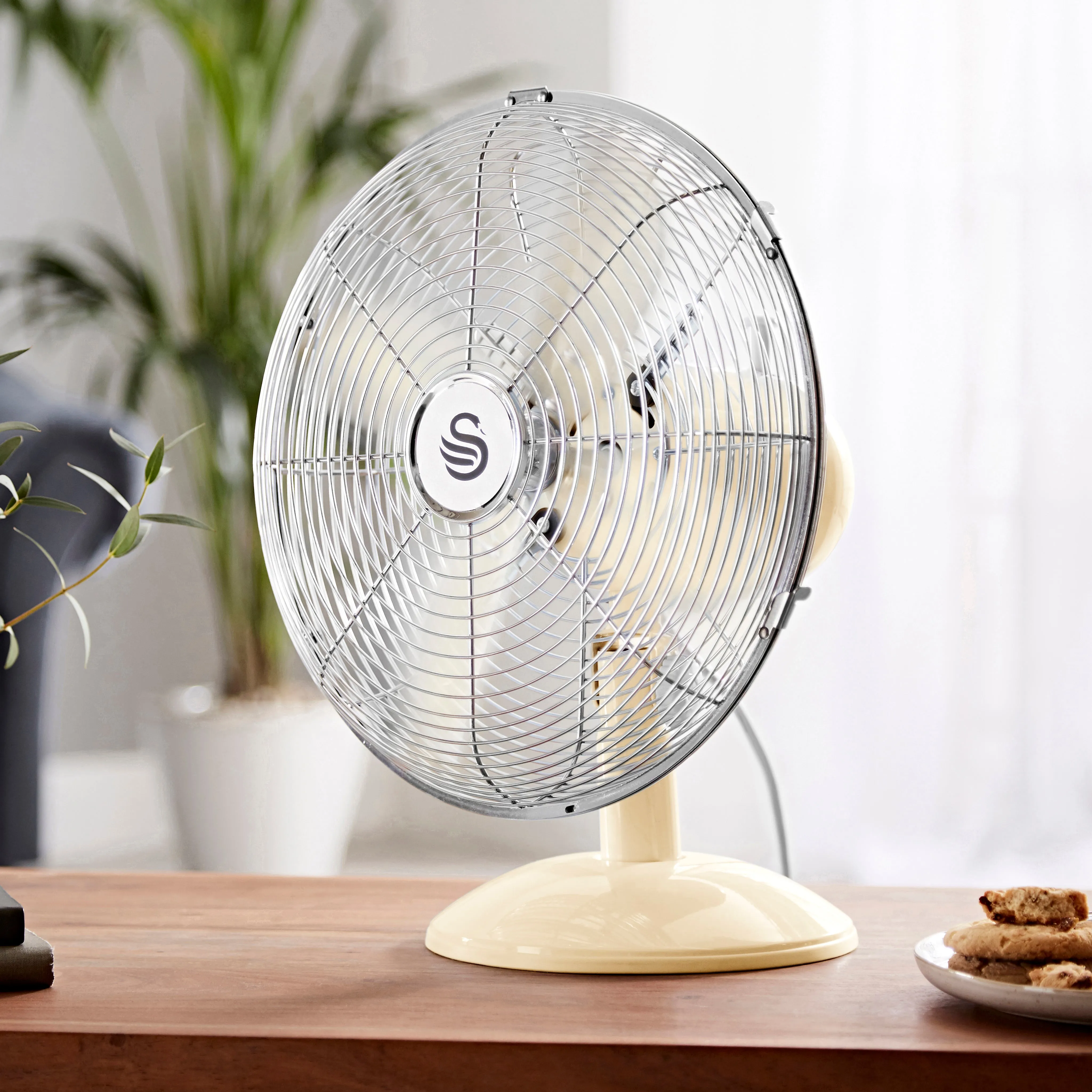 Swan Retro 12 Inch Desk Fan