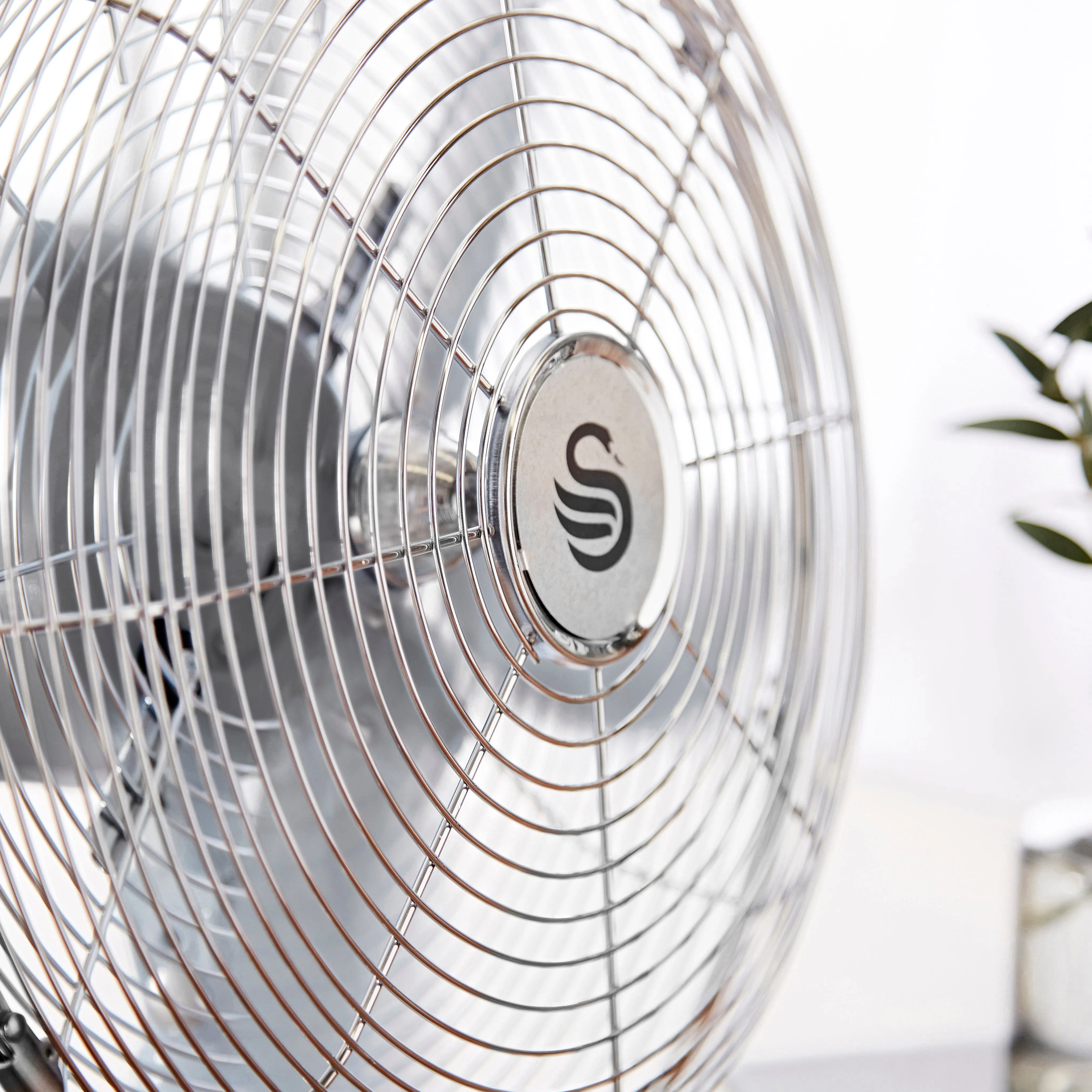 Swan Retro 12 Inch Desk Fan