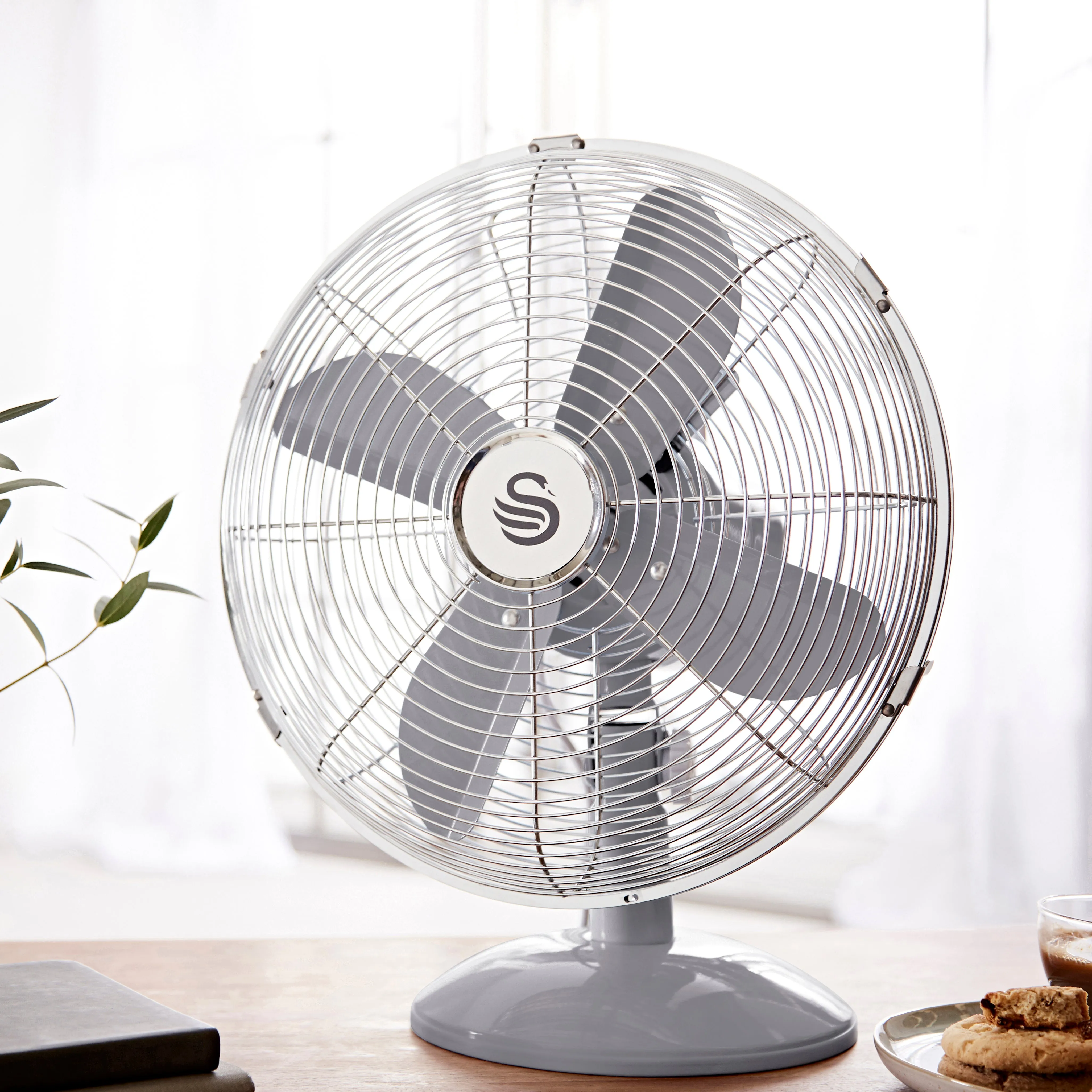 Swan Retro 12 Inch Desk Fan