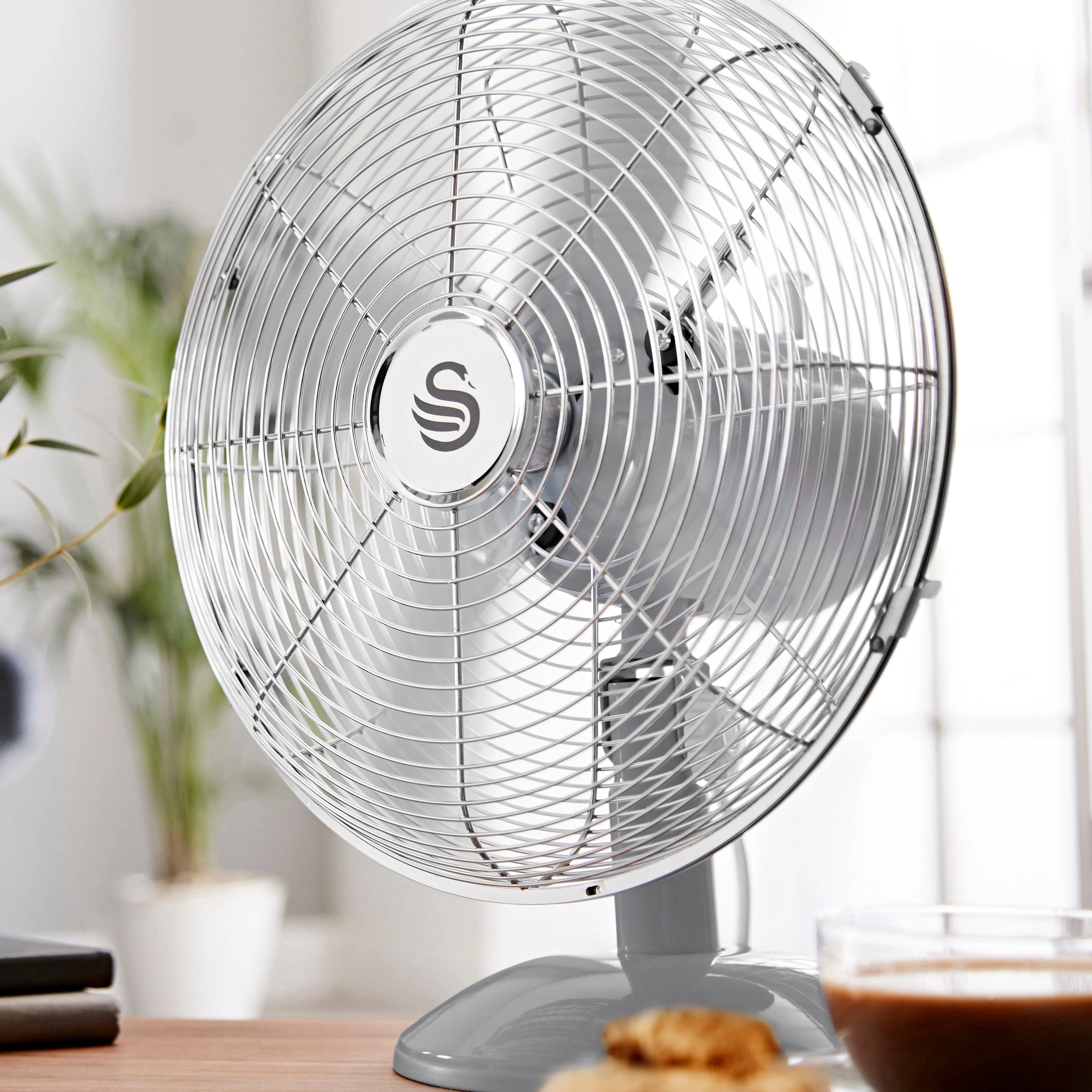 Swan Retro 12 Inch Desk Fan