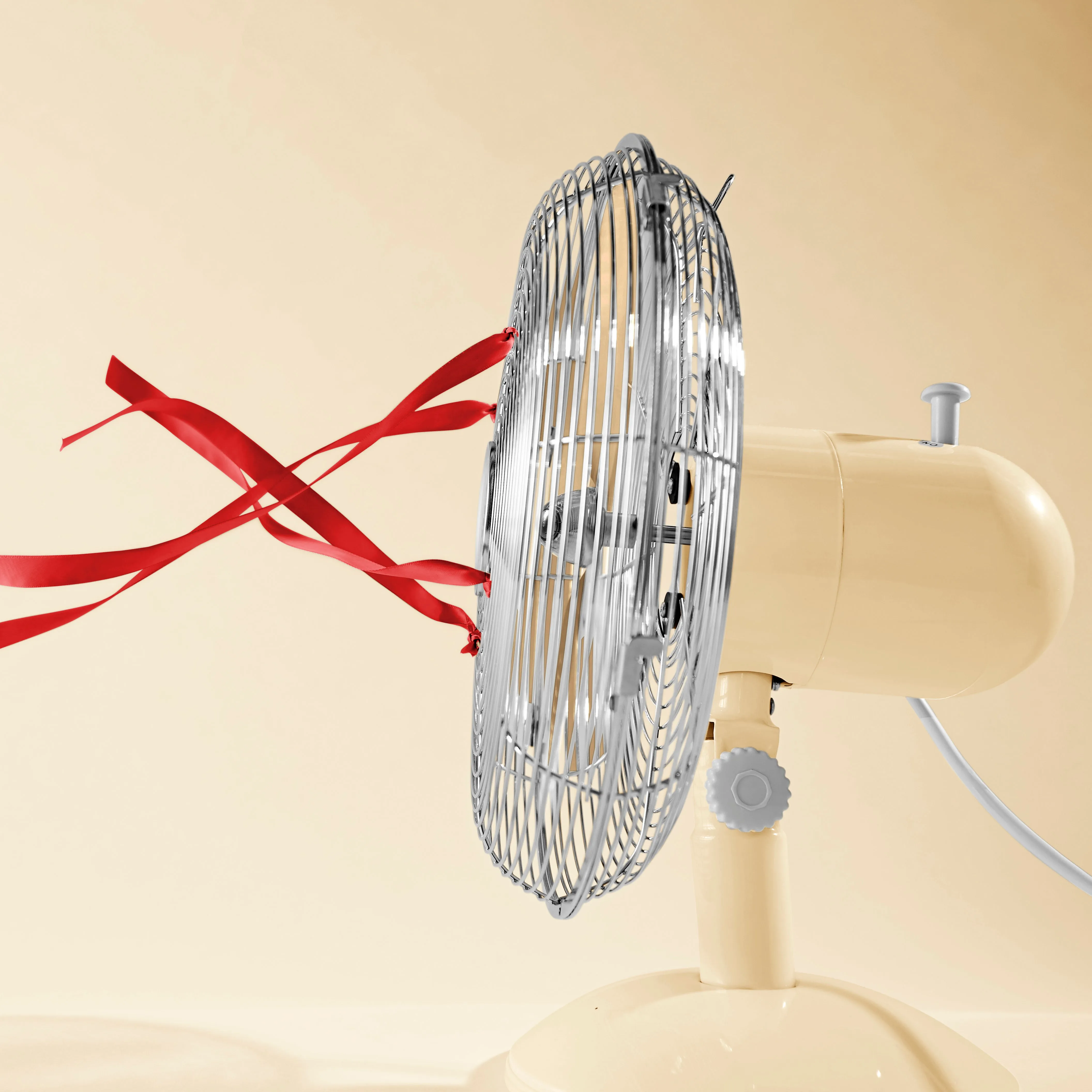 Swan Retro 12 Inch Desk Fan