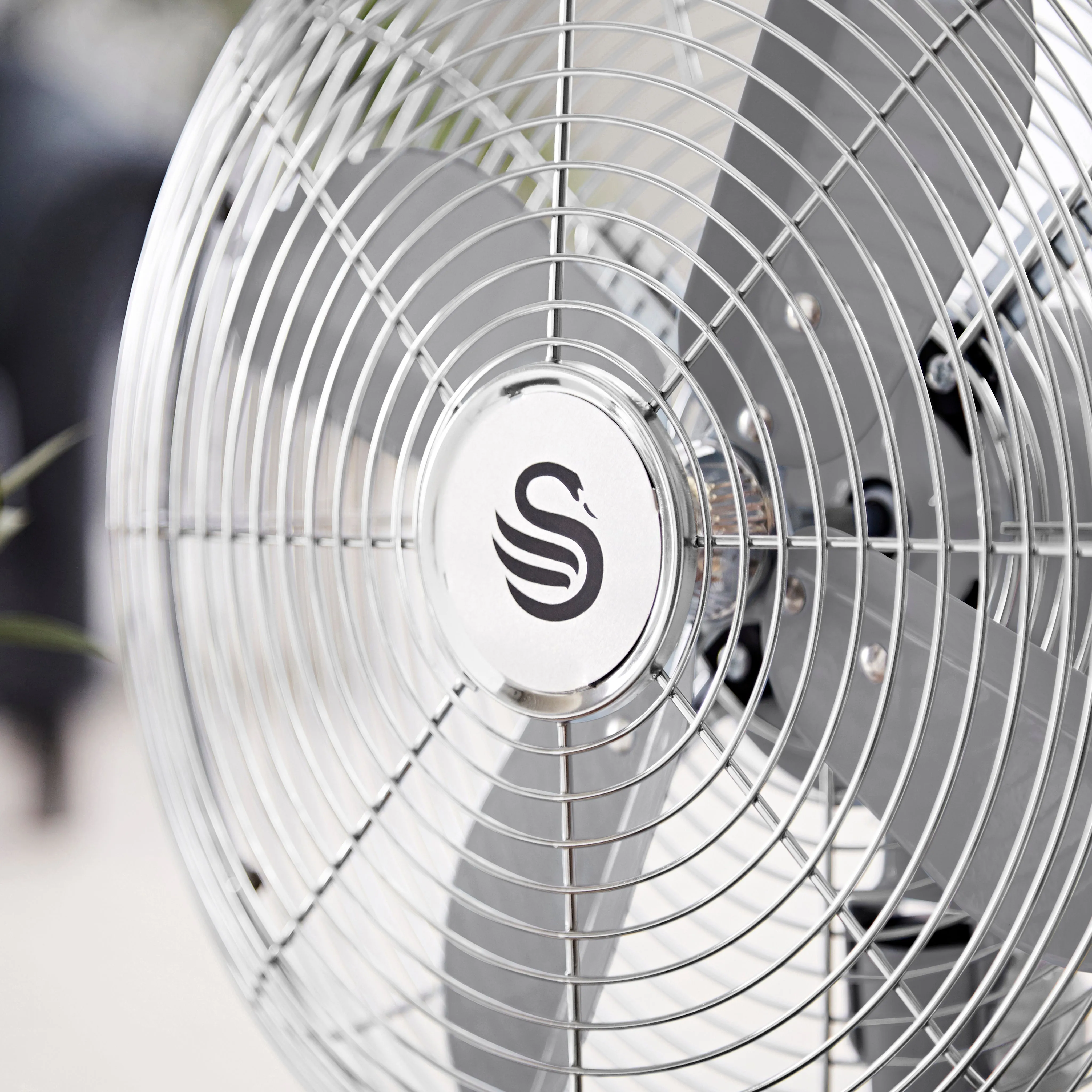 Swan Retro 12 Inch Desk Fan