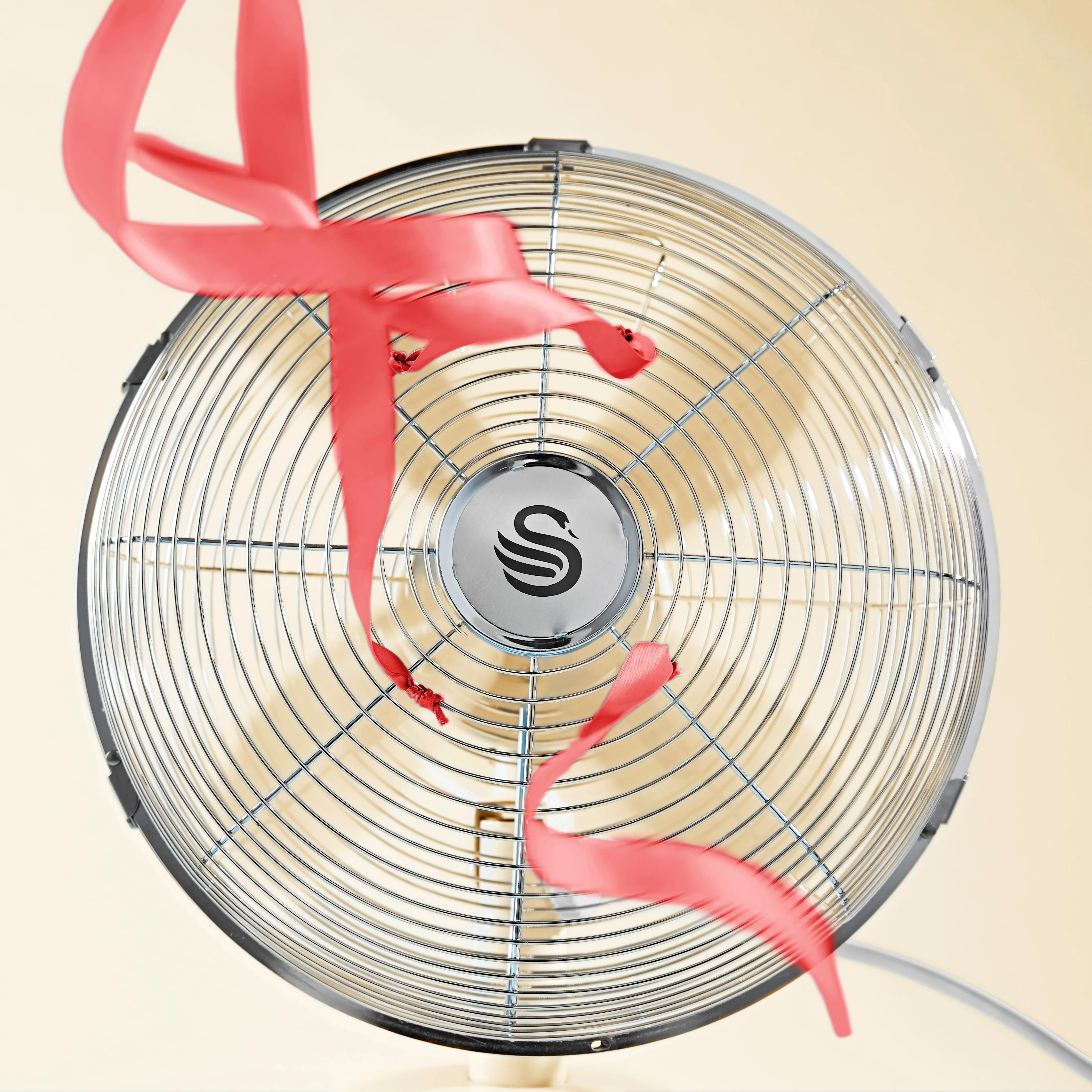 Swan Retro 12 Inch Desk Fan